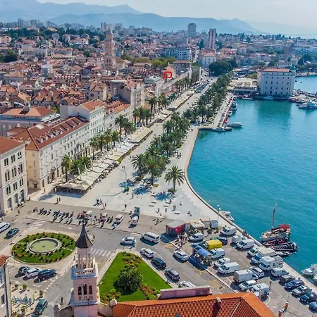 Seafront Luxury With An Amazing View Apartment