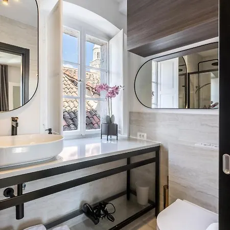 Seafront Luxury With An Amazing View Apartment *